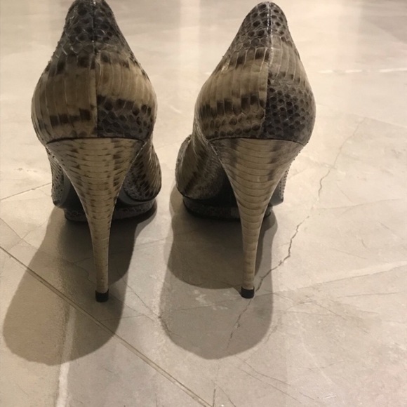 Authentic Oscar de la Renta Snakeskin Pumps - Picture 8 of 10